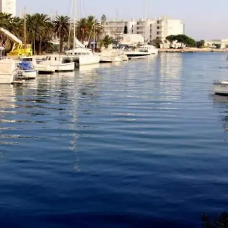 Atypique Ancien Hangar A Bateau