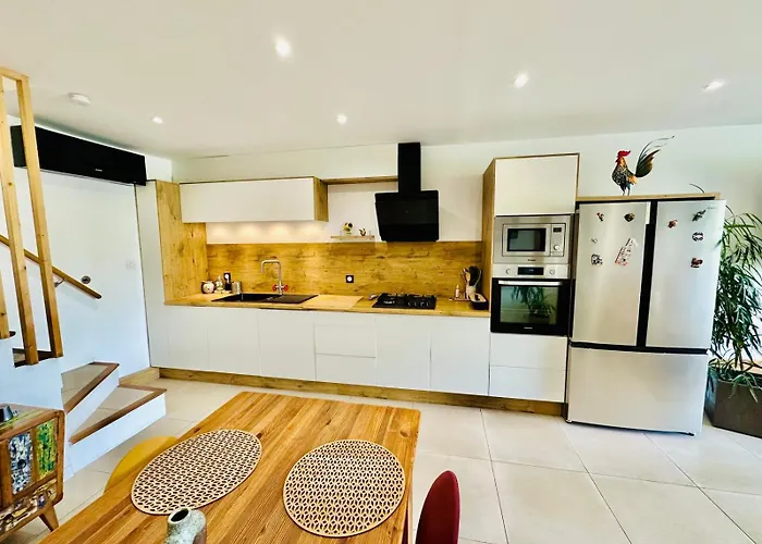 Atypique Ancien Hangar A Bateau