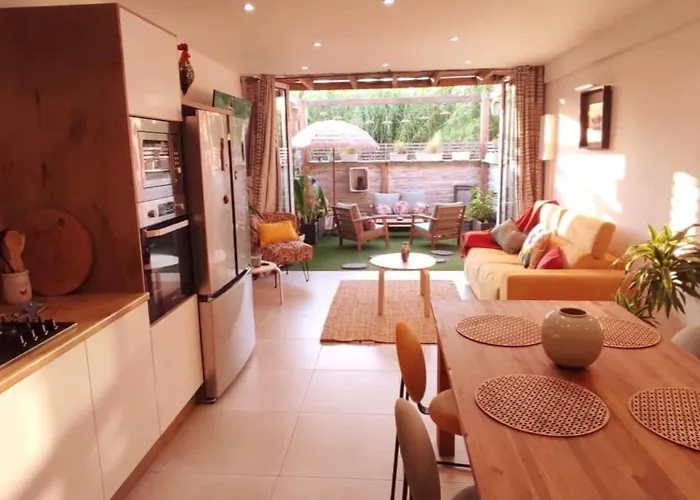 Atypique Ancien Hangar A Bateau شقة