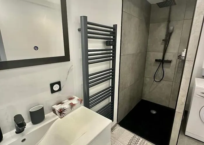 Atypique Ancien Hangar A Bateau شقة Hyères